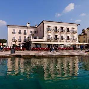 La Vista Postcard Hotell